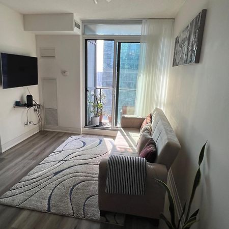 טורונטו Prestigious 2-Bdrm Condo - Across From Scotiabank Arena מראה חיצוני תמונה